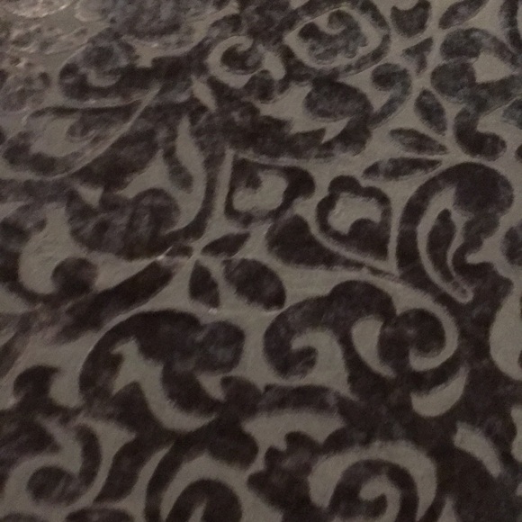 100% silk Sage throw. So soft and cozy! - Picture 2 of 5